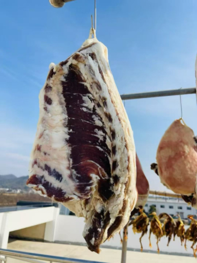 500g农家黑毛土猪咸肋条